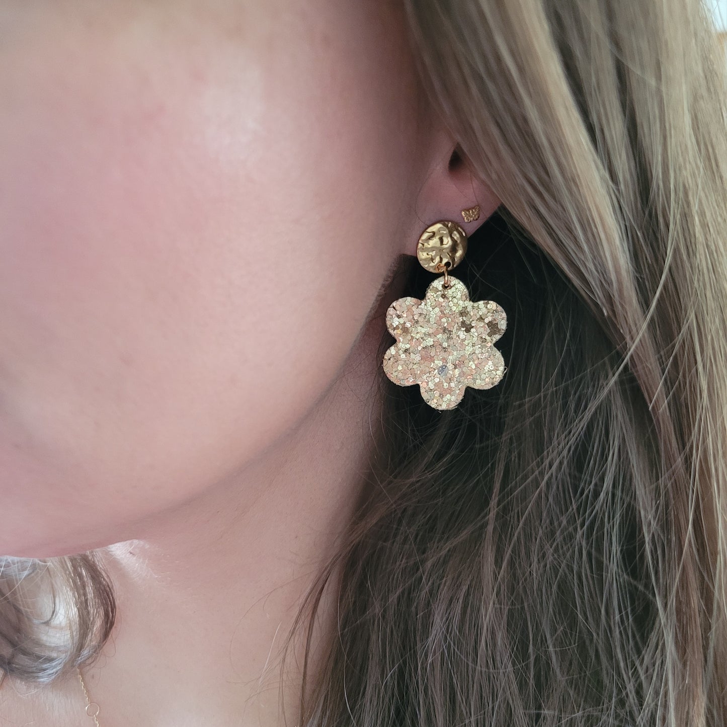 Boucles en Cuir | Fleurs Dorées