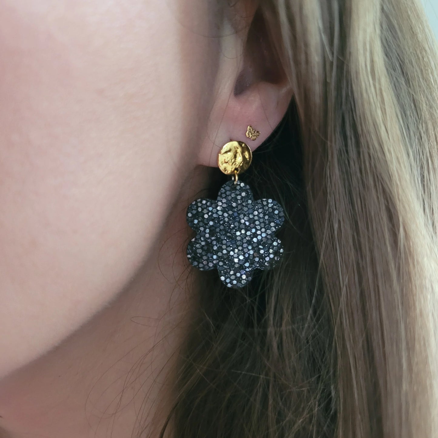 Boucles en Cuir | Fleurs Noir & Or - L'Atelier de MyMy
