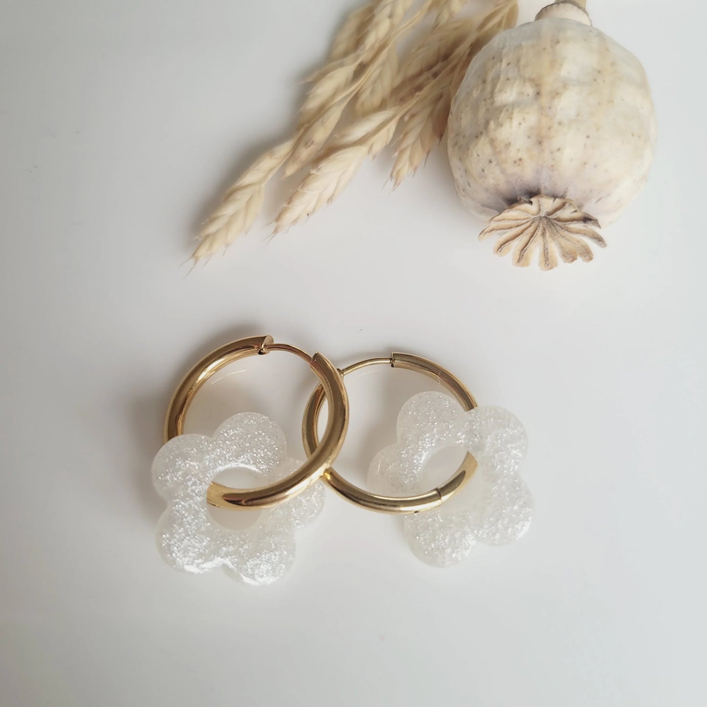 Boucles en résine | Fleurs Nacrées interchangeables ~ Au choix ~ - L'Atelier de MyMy