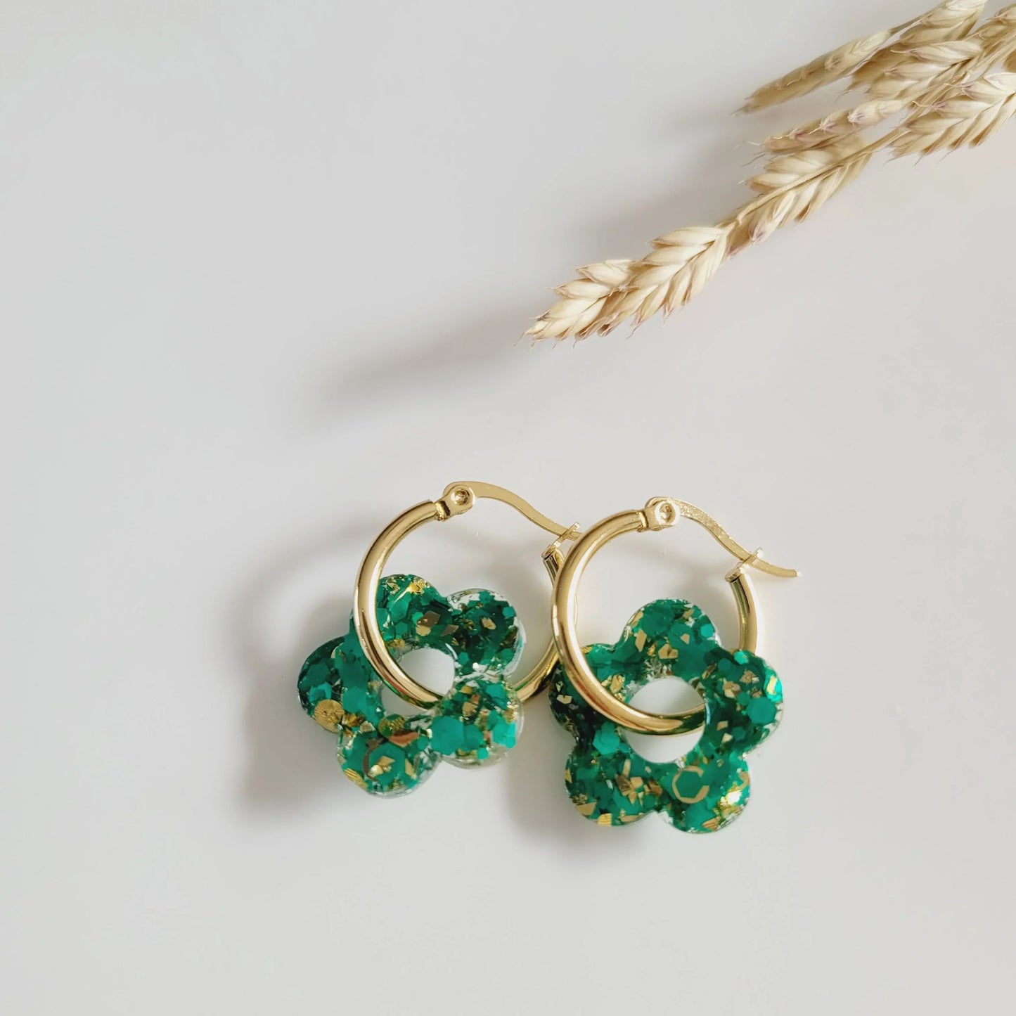 Boucles en résine | Fleurs vertes et Or - L'Atelier de MyMy
