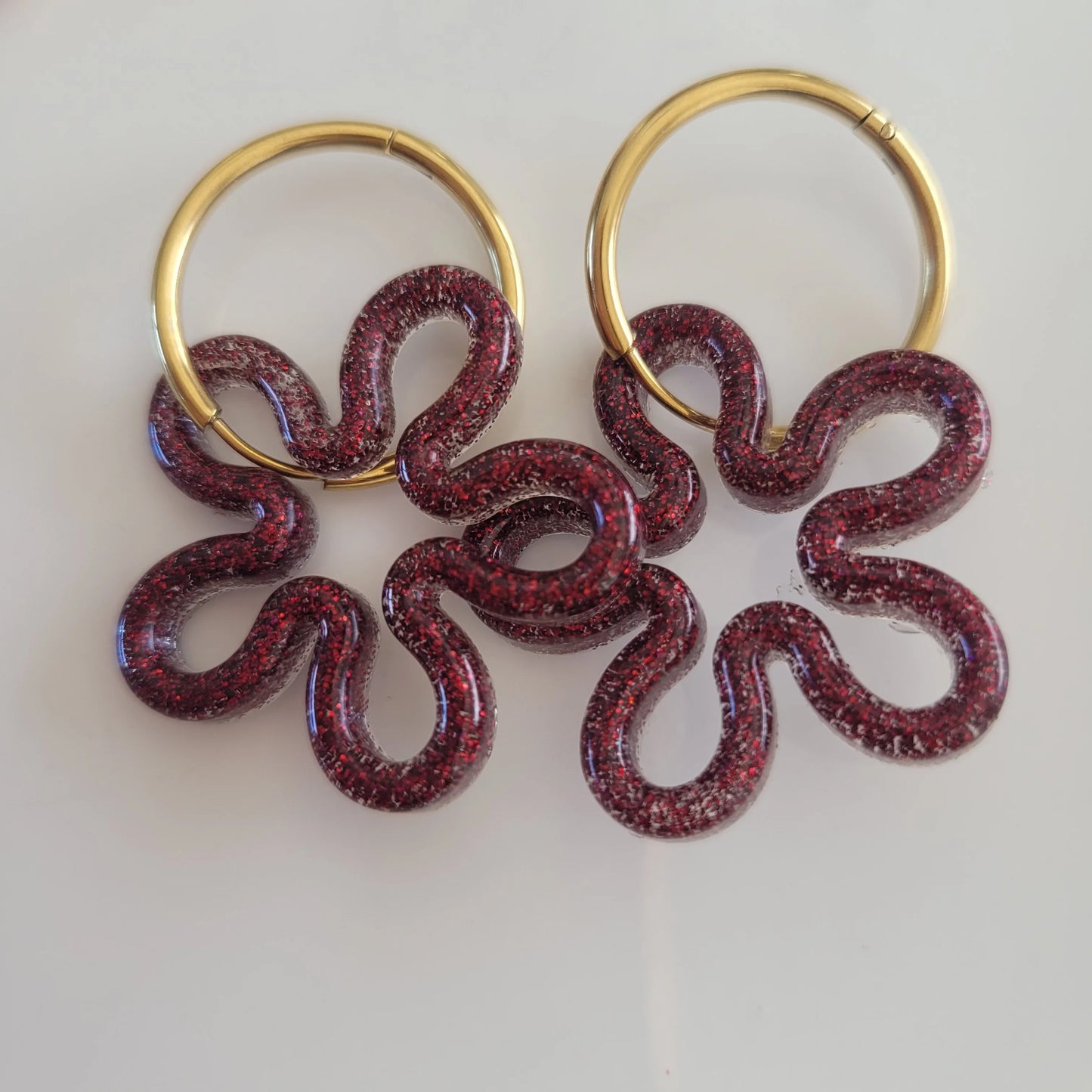 Boucles en résine | Corolles Fuschia - L'Atelier de MyMy