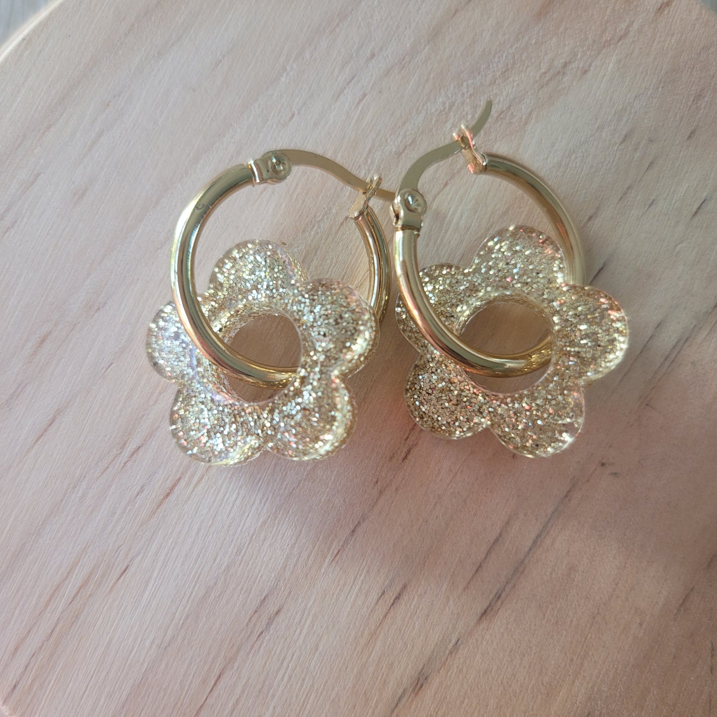 .Boucles en résine | Fleurs Dorées