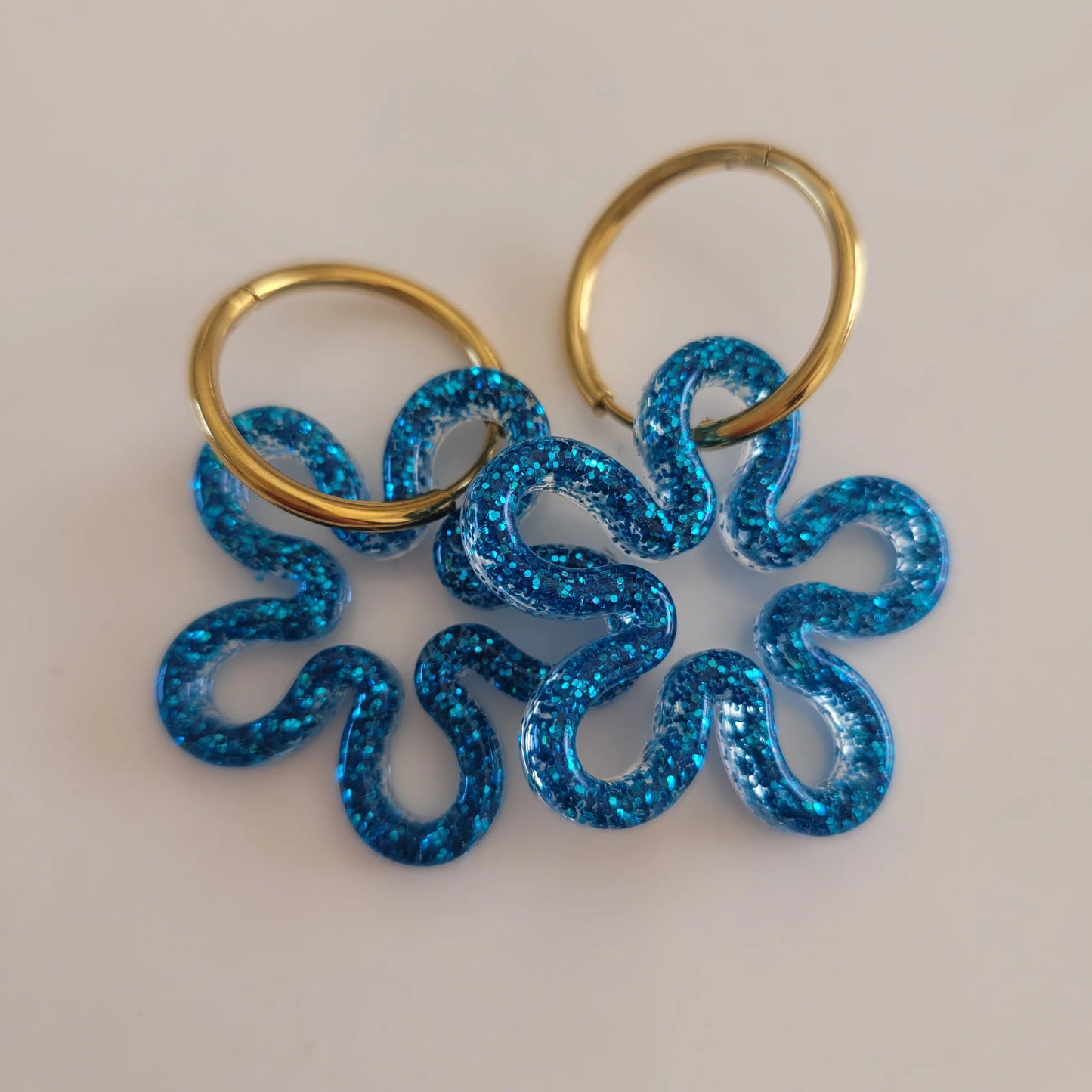 Boucles en résine | Corolles Bleu - L'Atelier de MyMy