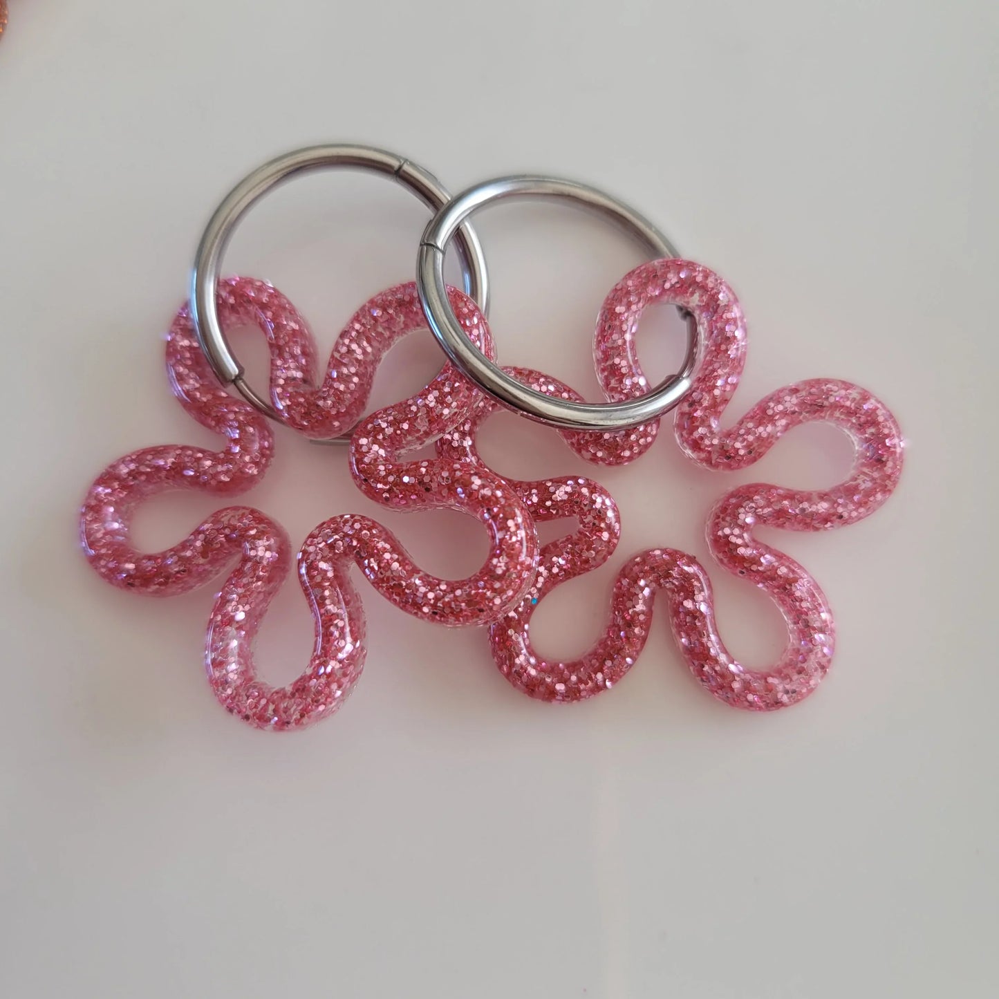 Boucles en résine | Corolles Rose - L'Atelier de MyMy