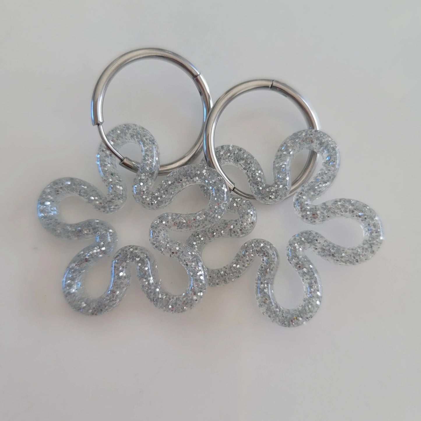 Boucles en résine | Corolles Argent - L'Atelier de MyMy