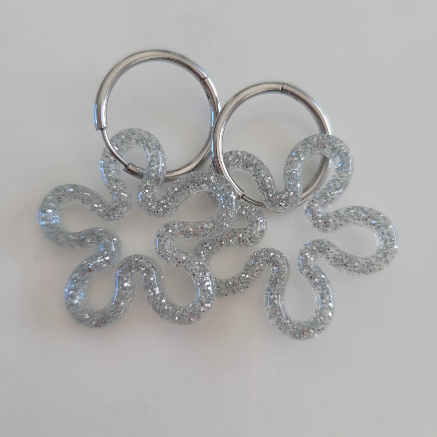 Boucles en résine | Corolles Argent - L'Atelier de MyMy