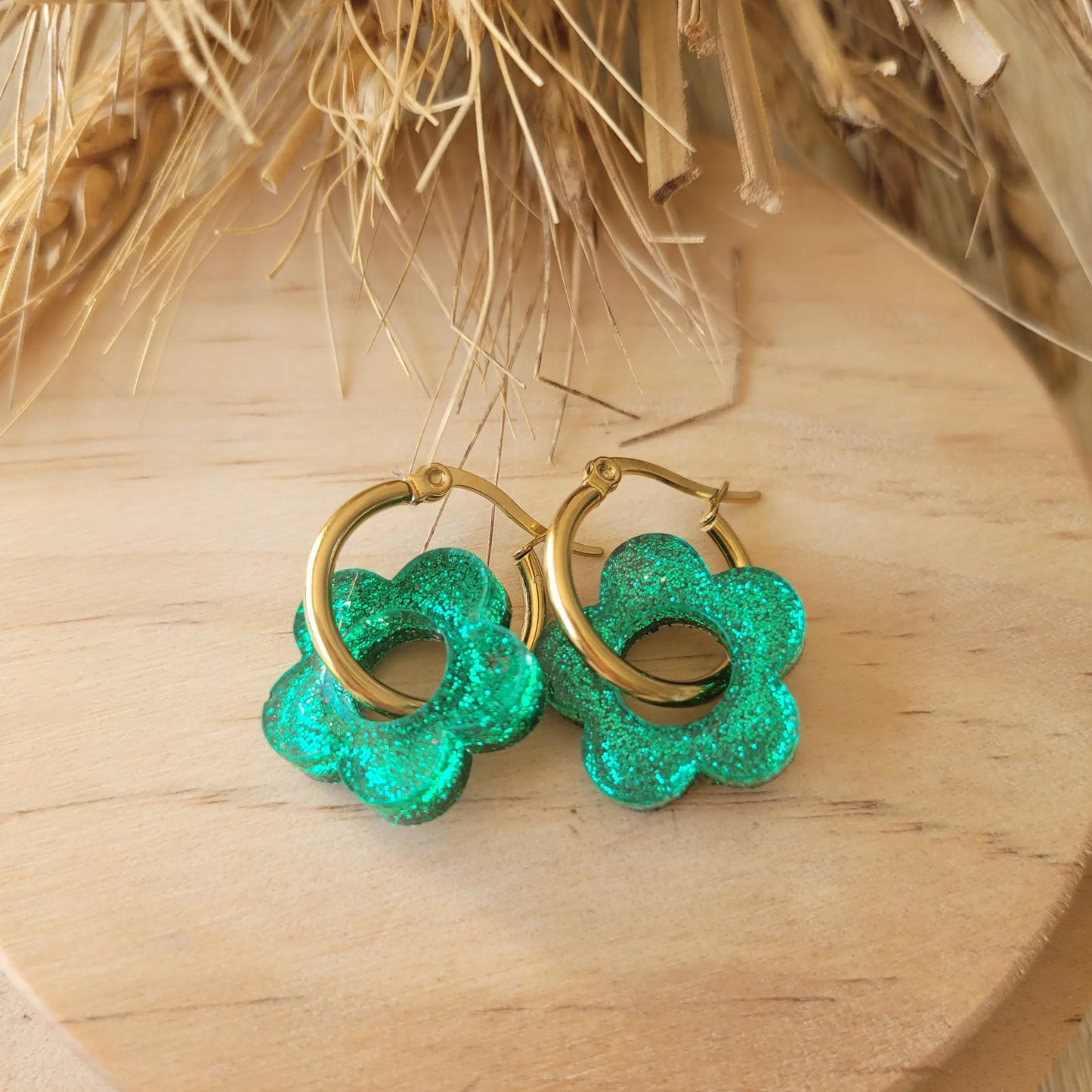 Boucles en résine | Fleurs Vertes pailletées - L'Atelier de MyMy