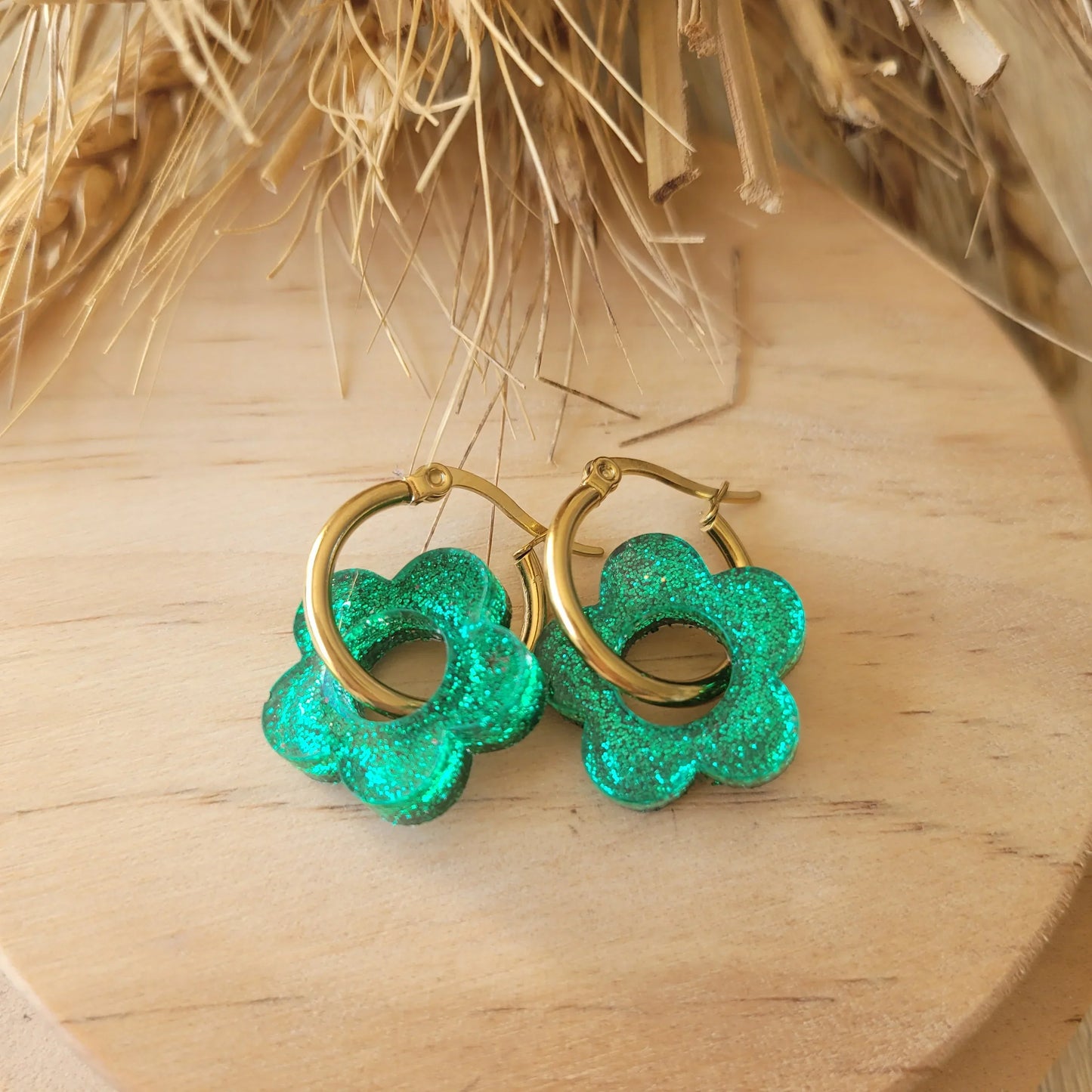 Boucles en résine | Fleurs Vertes pailletées - L'Atelier de MyMy