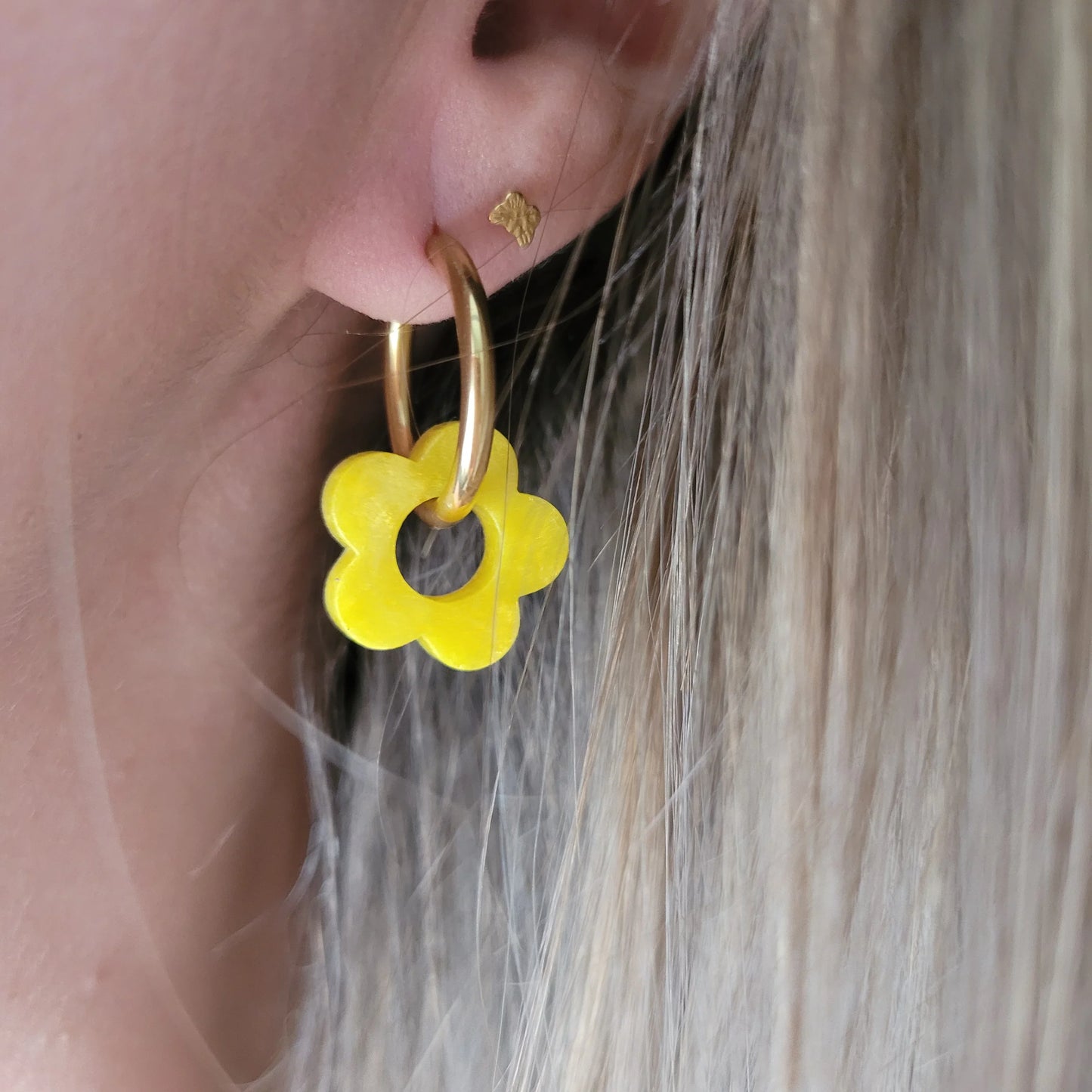 Boucles en résine | Fleurs Nacrées Jaune - L'Atelier de MyMy