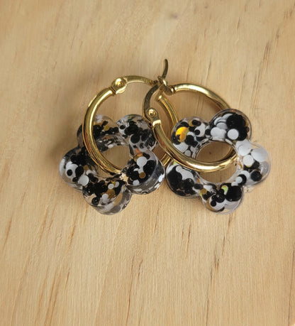 Boucles en résine | Fleurs Noir & Blanc
