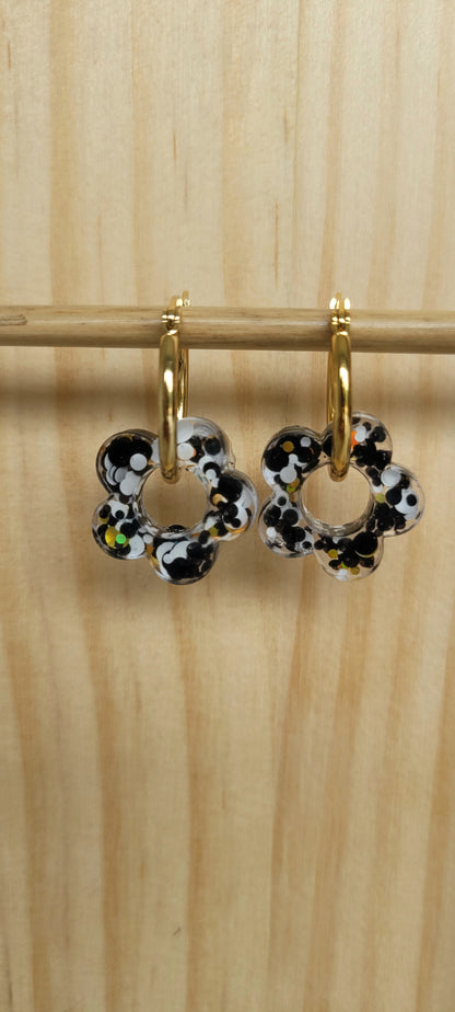 Boucles en résine | Fleurs Noir & Blanc