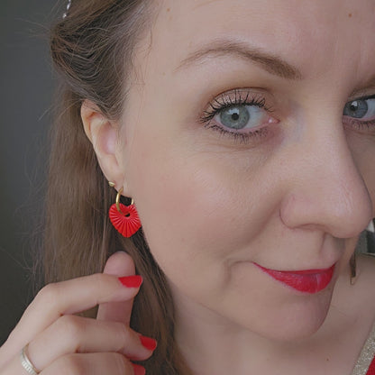 Boucles argile polymère | Cœur sculpté rouge