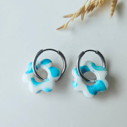 Boucles argile polymère | Pampilles Floréa bleu et blanc