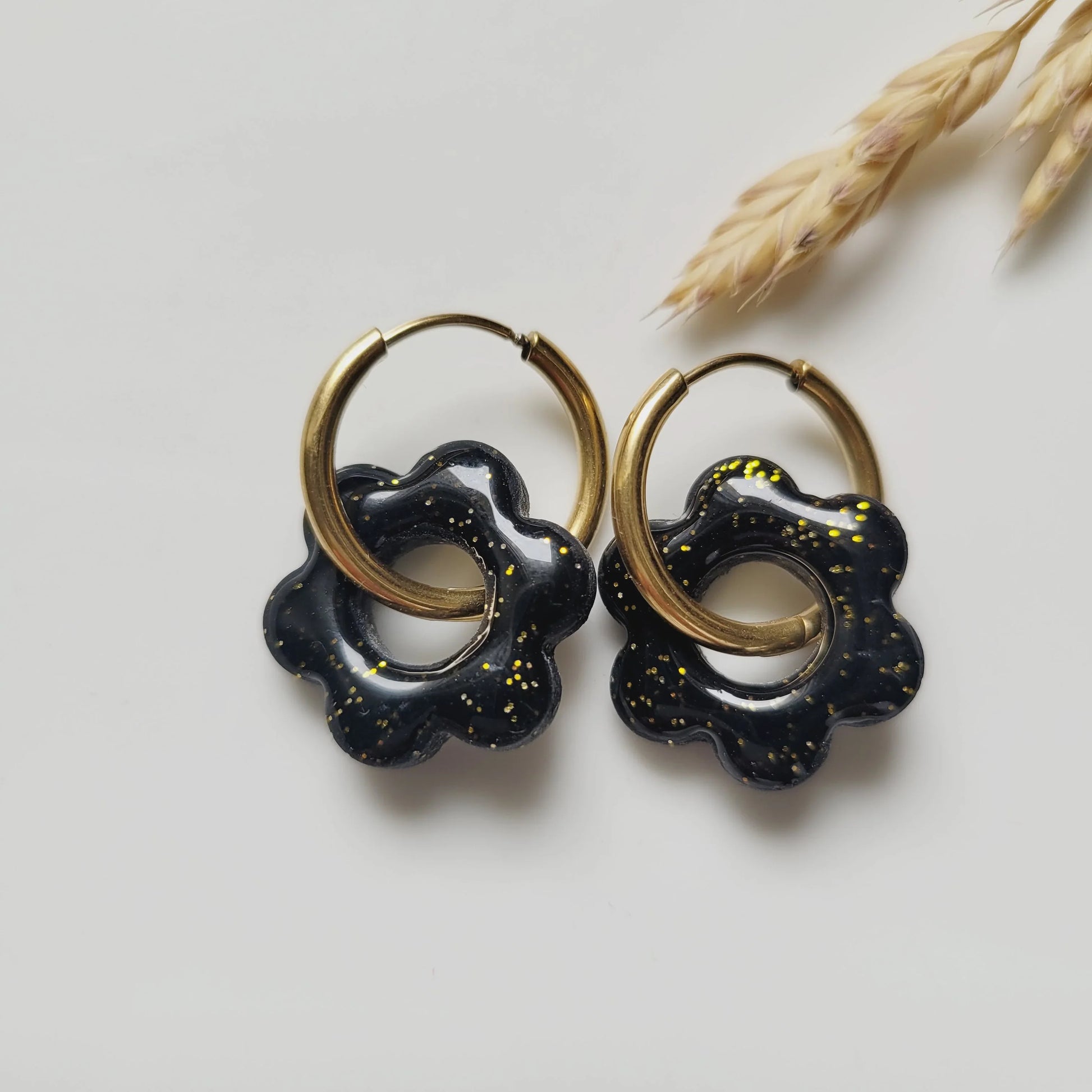 Boucles argile polymère | Pampilles Floréa Noir pailleté - L'Atelier de MyMy