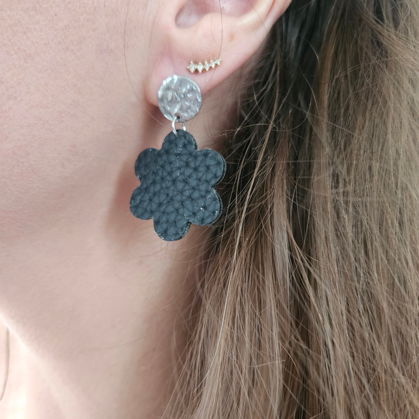 Boucles en Cuir | Fleurs Noir