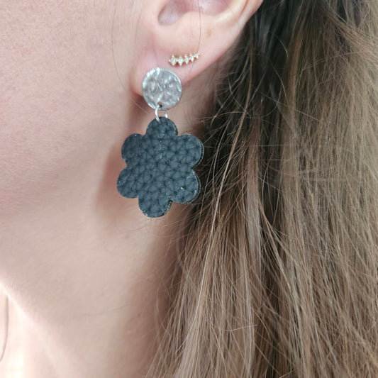 Boucles en Cuir | Fleurs Noir