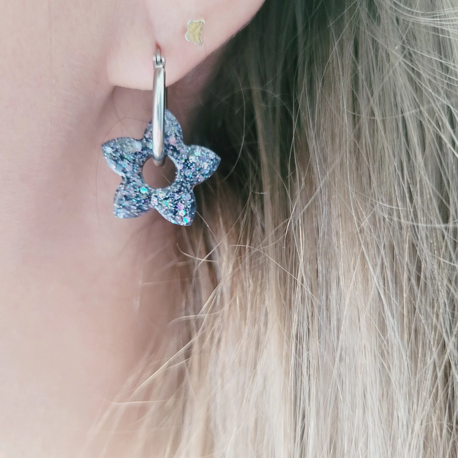 Boucles en résine | Fleurs de Tiaré Métallisées - L'Atelier de MyMy