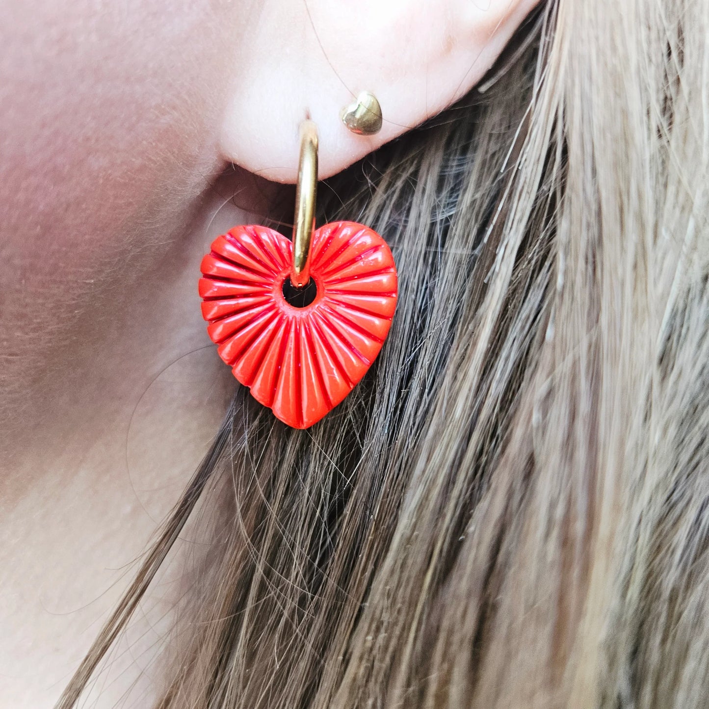 Boucles argile polymère | Cœur sculpté rouge