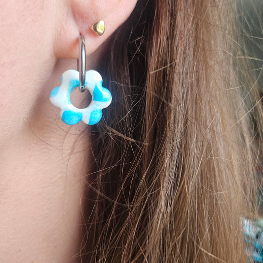 Boucles argile polymère | Pampilles Floréa bleu et blanc