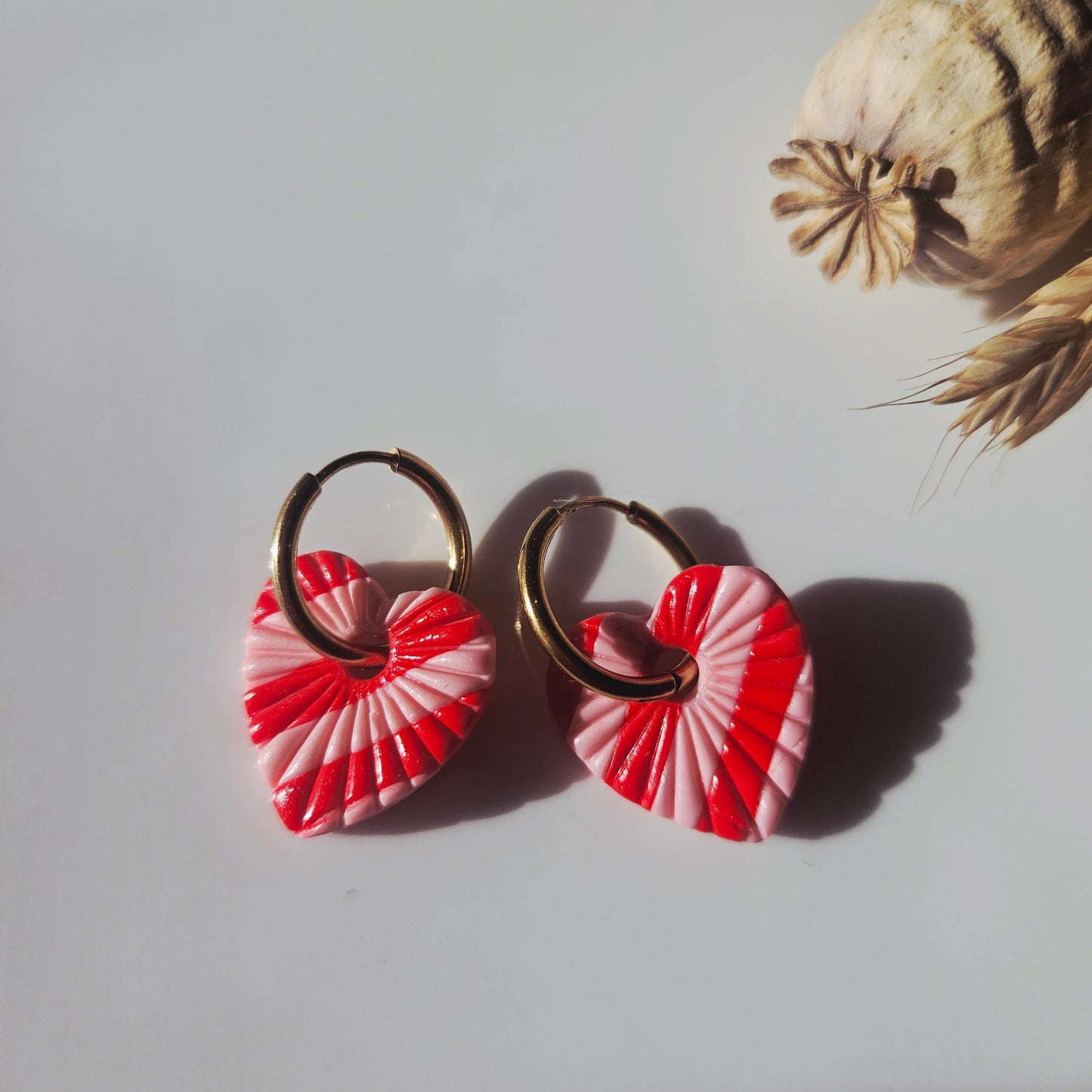 Boucles argile polymère | Cœur sculpté rouge et rose